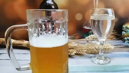 为什么白酒温着喝，啤酒冰着喝？