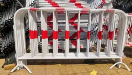 马路上常见的红色路障为啥「水马」？