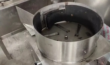 水晶葡萄到底是怎么大批量剥皮的?