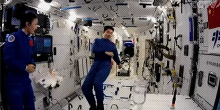 为什么宇航员在大空经常闻到烤肉味?