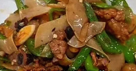 饭店的辣椒炒肉里，为什么定要放白木耳？