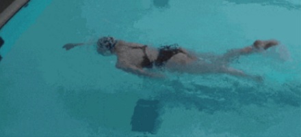 泳池底部的「工」字形标志是干啥用的？