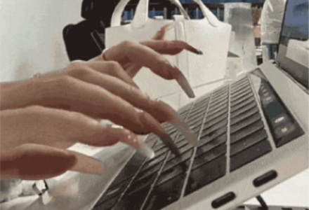 指甲上又没有毛孔，为啥做完美甲后感觉指甲闷得慌？